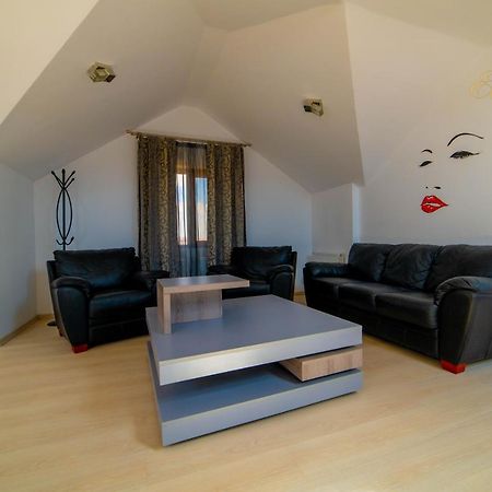Villa Etiquette Deva Buitenkant foto