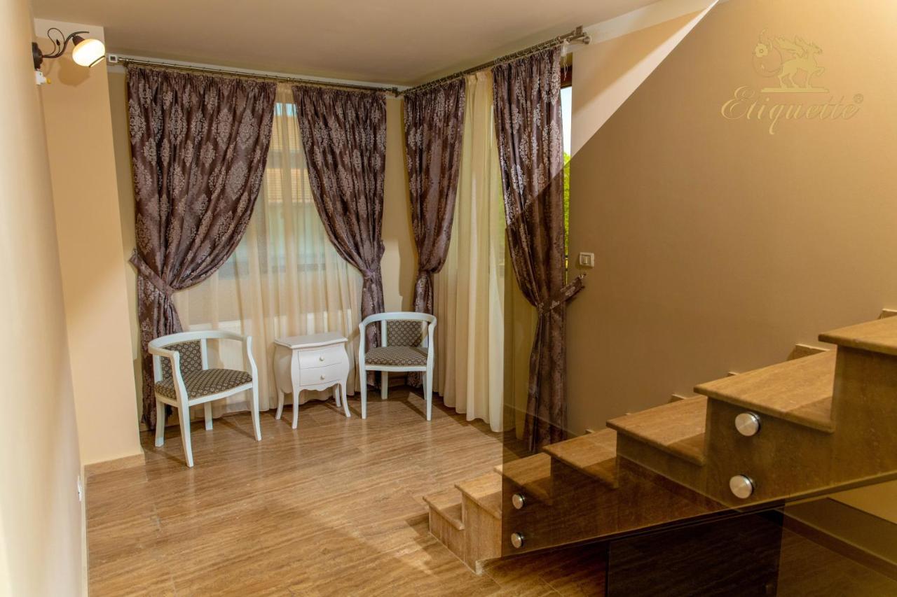 Villa Etiquette Deva Buitenkant foto