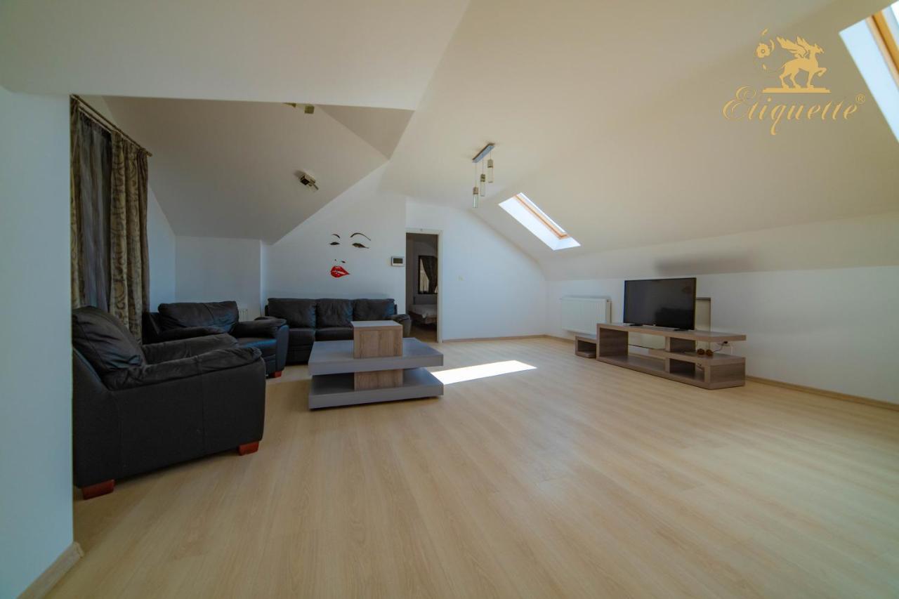Villa Etiquette Deva Buitenkant foto