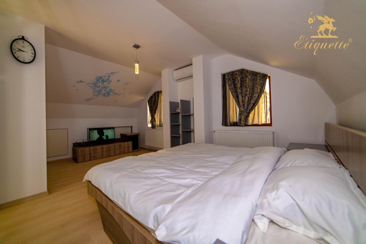 Villa Etiquette Deva Buitenkant foto