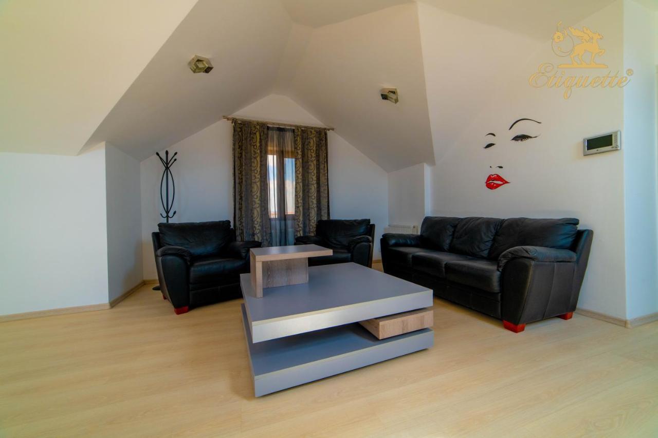 Villa Etiquette Deva Buitenkant foto