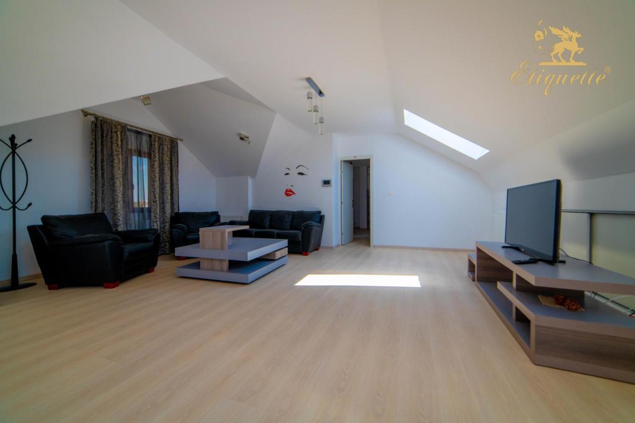 Villa Etiquette Deva Buitenkant foto