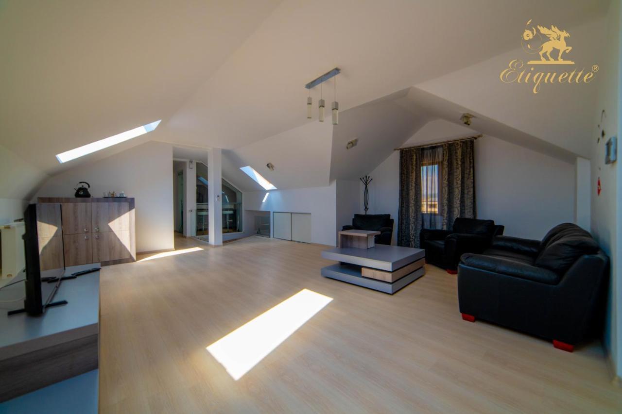 Villa Etiquette Deva Buitenkant foto