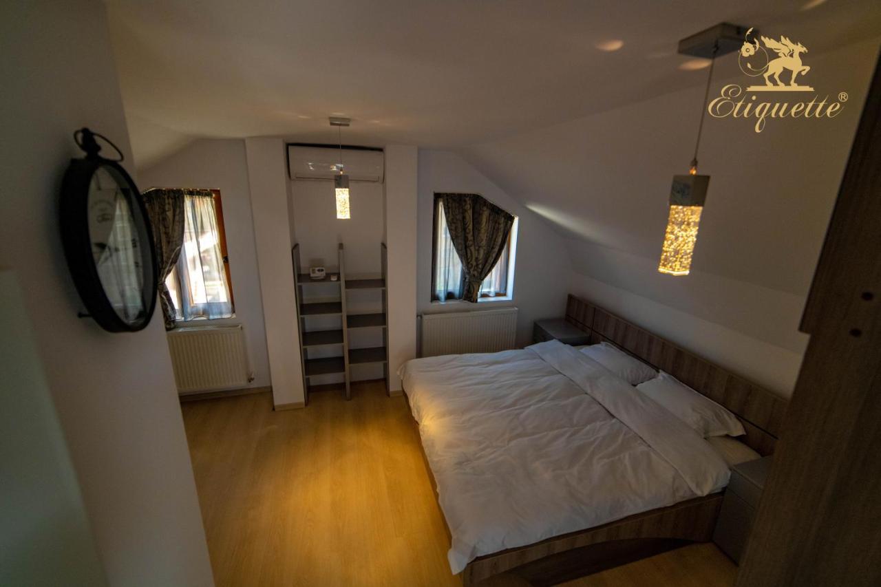Villa Etiquette Deva Buitenkant foto
